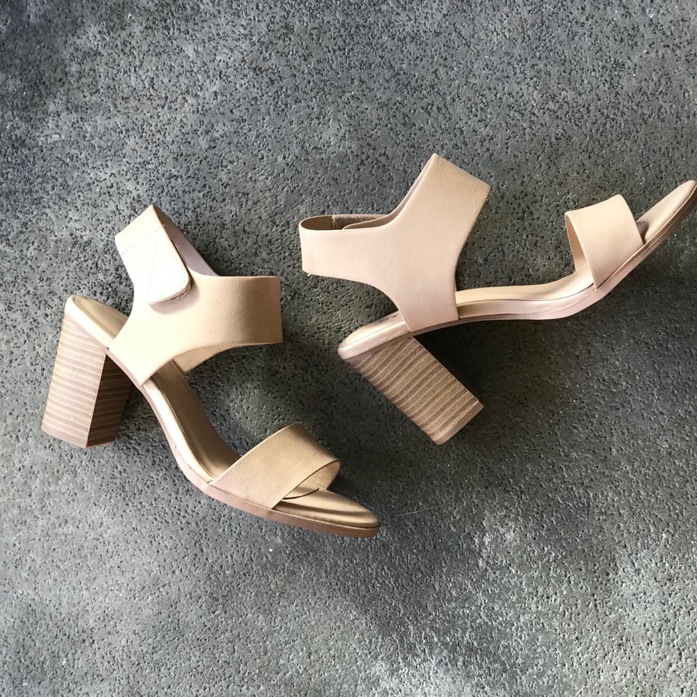 Restock! Soda Natural Velcro Strap Stacked HEEL - Picture 4 of 11
